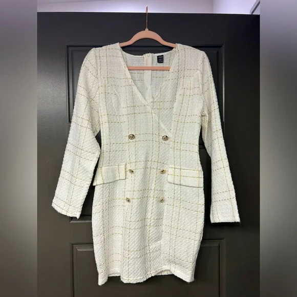 why do i see blue and gold on the dress Gaëlle White Faux Pearl Tweed Mini Dress main image 0